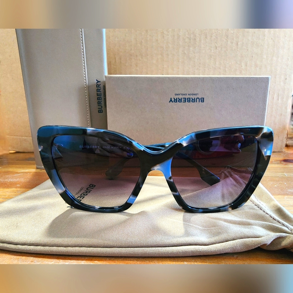 Burberry Grey Havana sunglasses